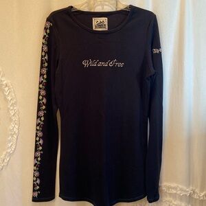 Alp-n-Rock size 5 top “Rocky Mountain Wildflower”on back “Wild and Free”on front